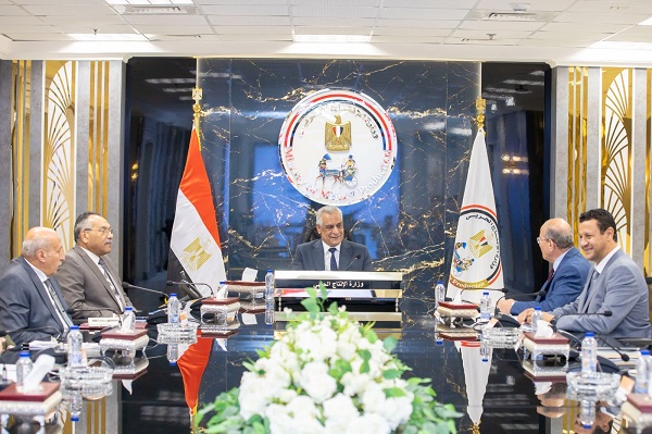 جمبلاط: سرعة الإنجاز أولوية للتغلب على أي معوقات وتسليم المشروعات وفق أعلى معايير الجودة