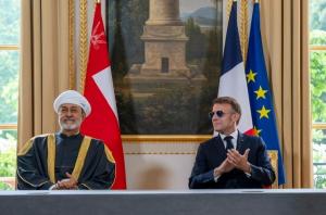 هيثم وماكرون يشهدان توقيع عدد من الاتفاقيّات ومذكّرات التّفاهم خلال مُنتدى رجال الأعمال بباريس