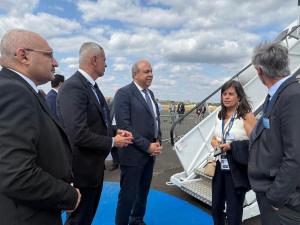 وزير الطيران يبحث مع «إيرباص» مستجدات برنامج تسليم طائرات A350 لمصر للطيران 


