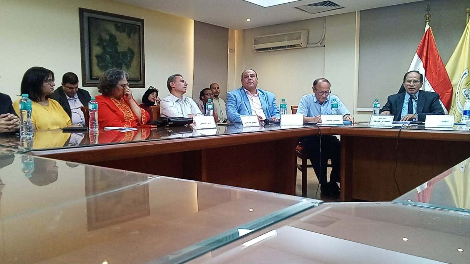 الجوائز الأدبية تحت المجهر.. مبدعون يطالبون بالشفافية ونقاد يحذرون من تنميط الذائقة
