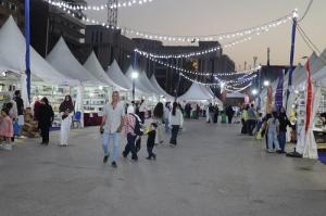 إقبال جماهيري كبير على معرض بورسعيد للكتاب.. وزوار يتسابقون لاقتناء الكتب وحضور الفعاليات