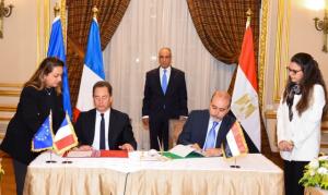 وزير الخارجية يشهد مراسم التوقيع على إعلان النوايا للتعاون في مجال الهجرة بين مصر وفرنسا