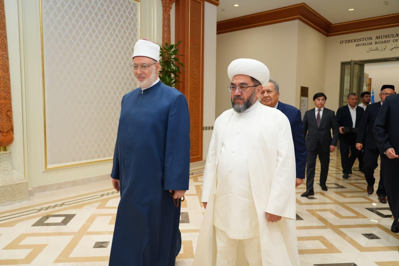 *الضويني يلتقي مفتي أوزبكستان ويؤكدان عمق العلاقات الأزهرية الأوزباكستانية*

