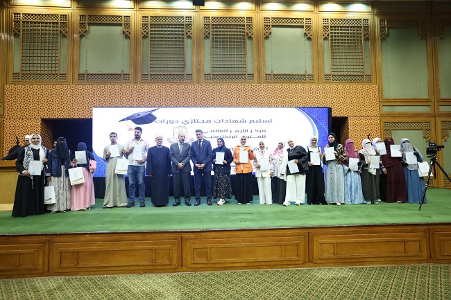 رئيس قطاع المعاهد الأزهرية: دورات الأزهر لتأهيل المقبلين على الزواج خطوة مهمة للارتقاء بالإنسان