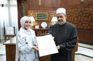 يالصور .. شيخ الأزهر يكرم أوائل الثانوية الأزهرية ويمنح كل منهم 100 ألف جنيه مكافأة ورحلة عمرة