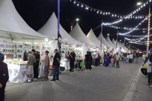 إقبال جماهيري كبير على معرض السويس الرابع للكتاب.. ورش الأطفال والفعاليات الثقافية والفنية تجذب الجمهور

