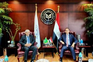 السفير الباكستاني يبحث مع 