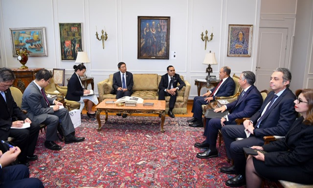 وزير الخارجية يبحث مع وزير الدولة السنغافوري سبل تعزيز العلاقات اوتطورات القضية الفلسطينية