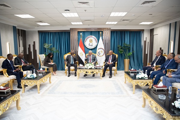 جمبلاط يبحث مع الجانب الأنجولي سبل تعزيز التعاون وتعظيم الاستفادة من الامكانيات التصنيعية والتكنولوجية