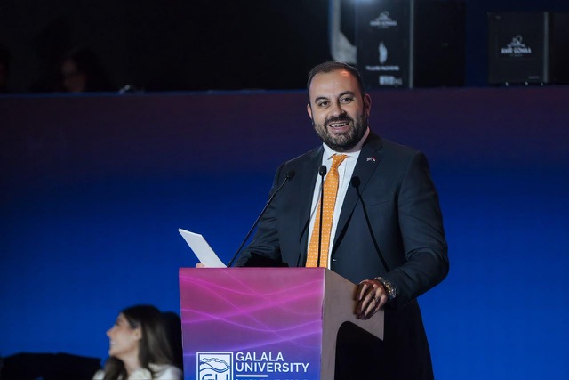 السفارة الأمريكية تحتفي بأول دفعة من خريجي برنامج الدرجتين المزدوجتين بين جامعتي الجلالة وأريزونا