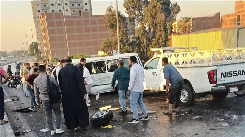 مصرع 7 أشخاص واصابة 10 آخرين  فى حادث تصادم سيارتين بطريق مصر الاسكندرية  الزراعي