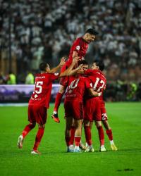 الأهلي يحسم القمة أمام الزمالك بثنائية ويتصدر الدوري المصري