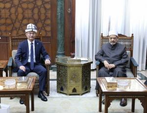 سفير قيرغيزستان يطلب من شيخ الأزهر زيادة أعداد المبتعثين الأزهريين والمنح الدراسية لبلاده