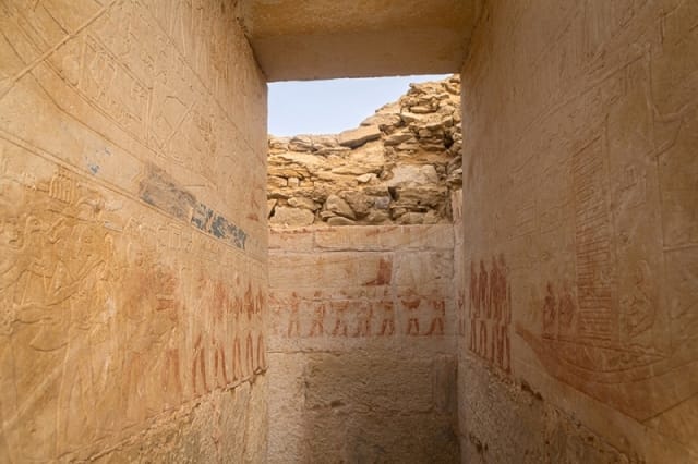 اكتشاف أثري جديد في سقارة.. العثور على مقبرة نادرة من عصر الأسرة الخامسة

